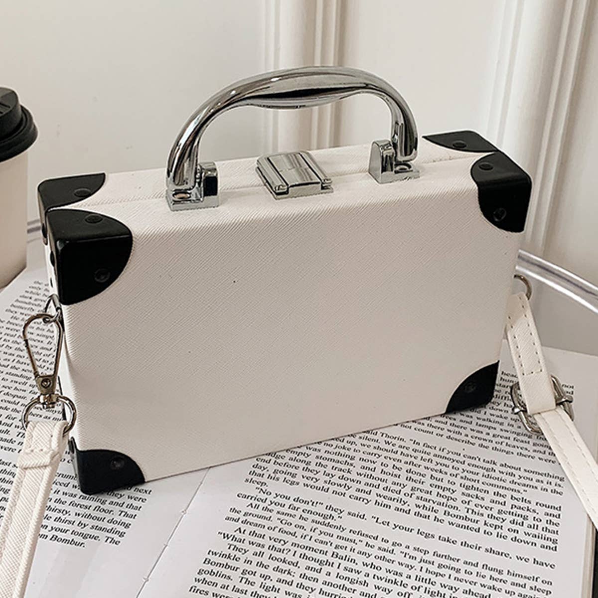 RETRO RADIO BOX-SHAPED MESSENGER BAG_CWAB0985
