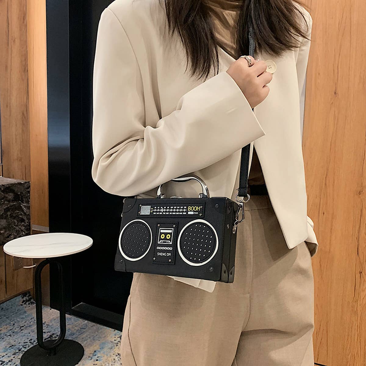 RETRO RADIO BOX-SHAPED MESSENGER BAG_CWAB0985